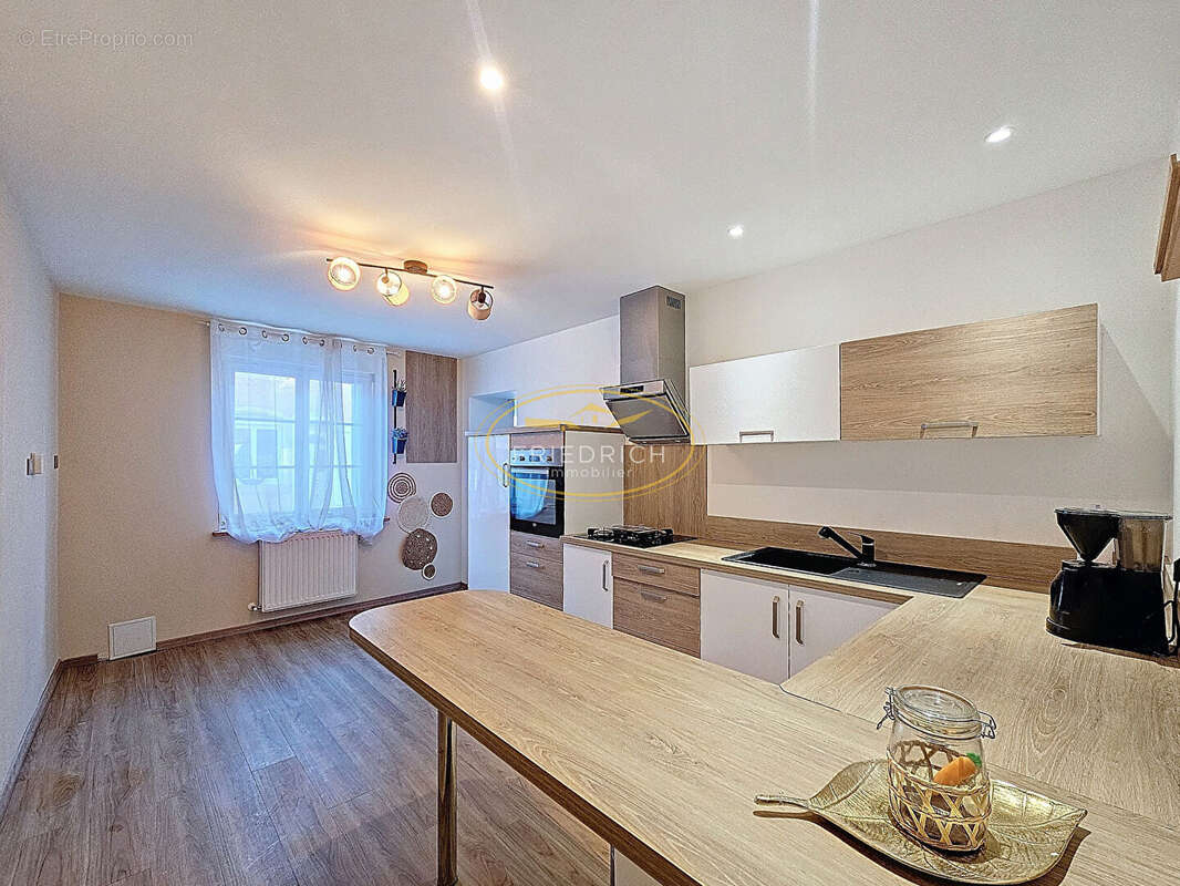 Maison à GONDRECOURT-LE-CHATEAU