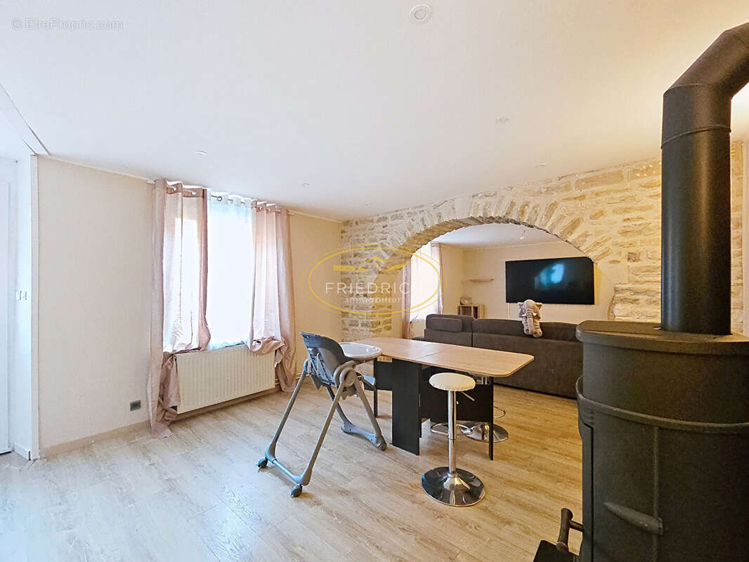 Maison à GONDRECOURT-LE-CHATEAU