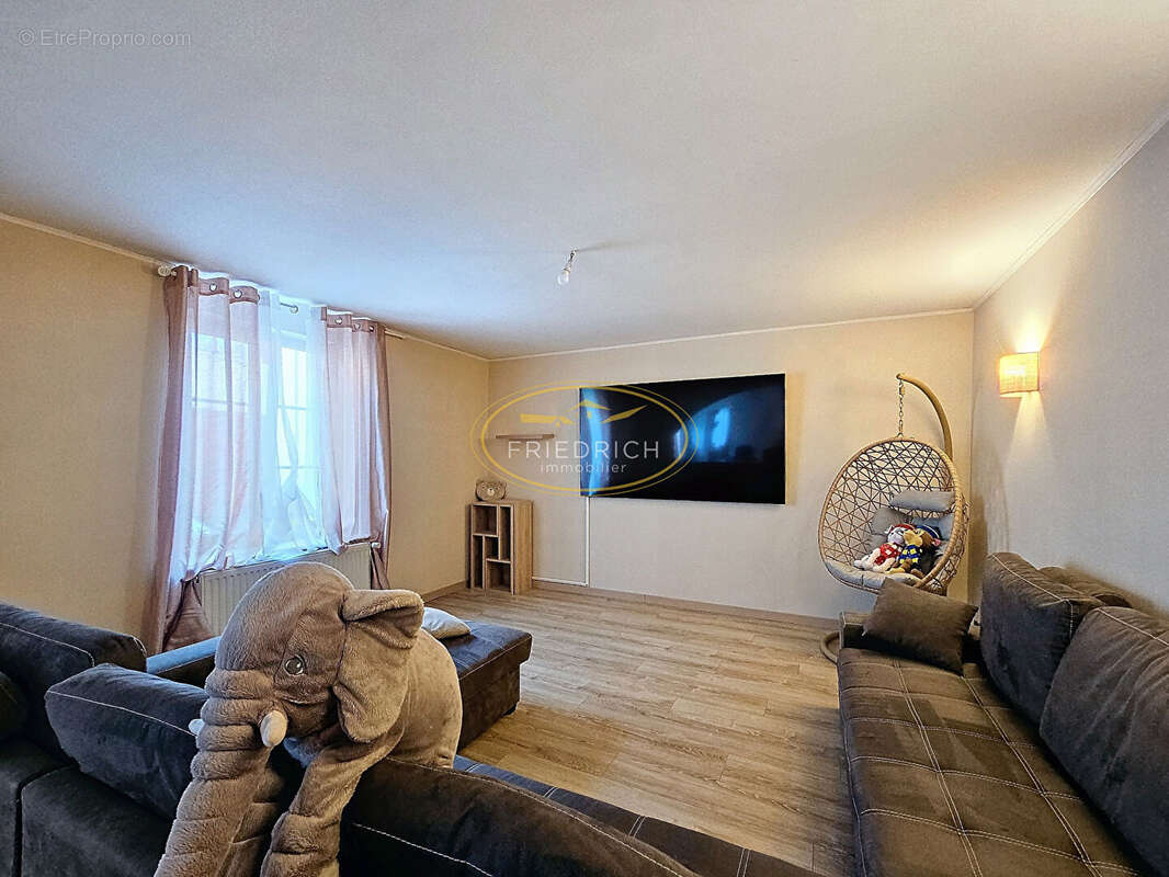 Maison à GONDRECOURT-LE-CHATEAU