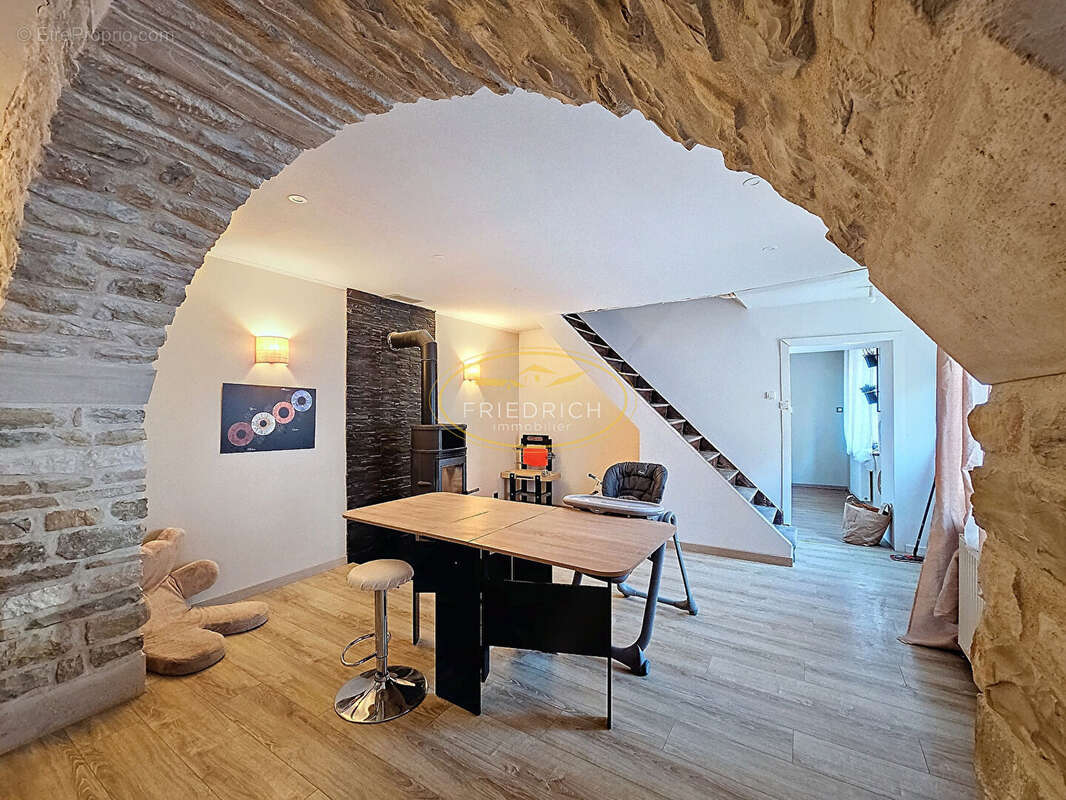 Maison à GONDRECOURT-LE-CHATEAU