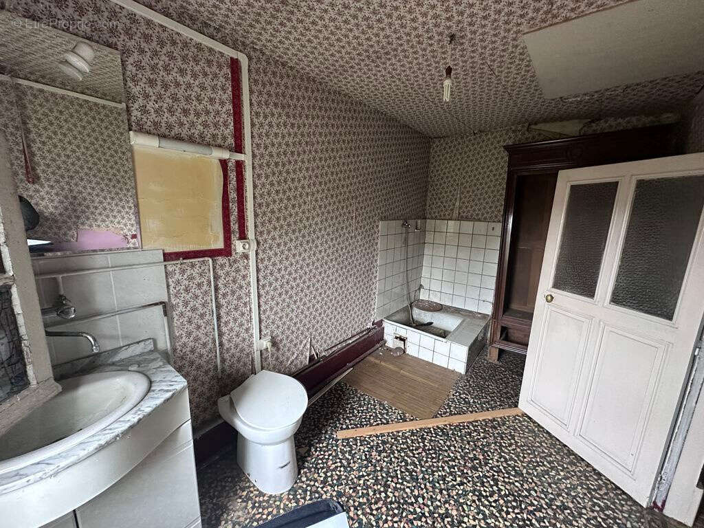 Maison à COMBLES-EN-BARROIS