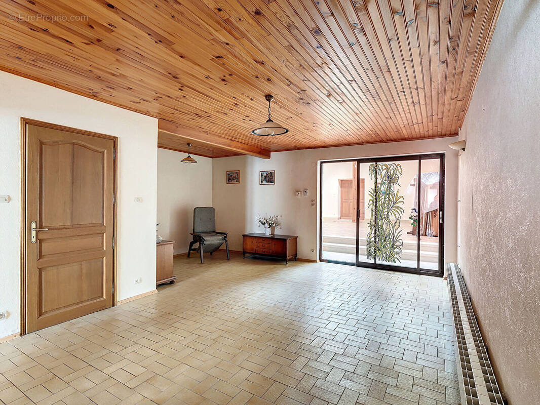 Maison à VIGNEULLES-LES-HATTONCHATEL