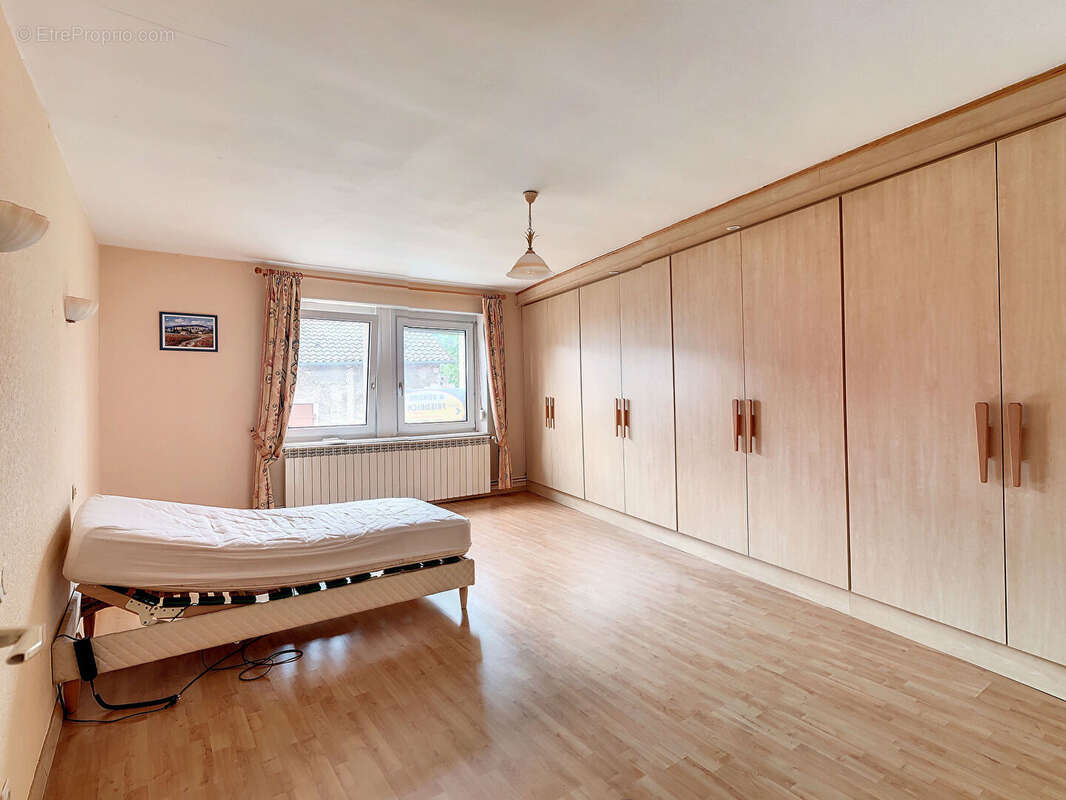 Maison à VIGNEULLES-LES-HATTONCHATEL