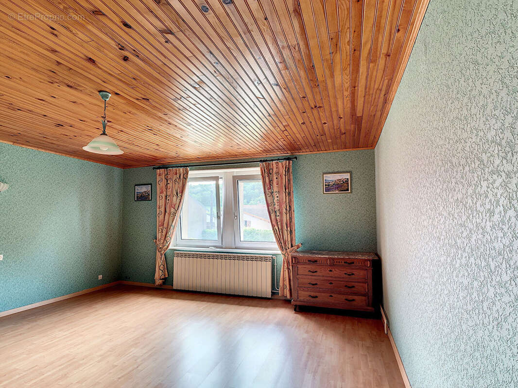 Maison à VIGNEULLES-LES-HATTONCHATEL