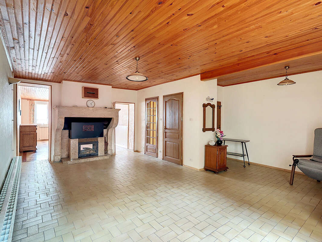 Maison à VIGNEULLES-LES-HATTONCHATEL