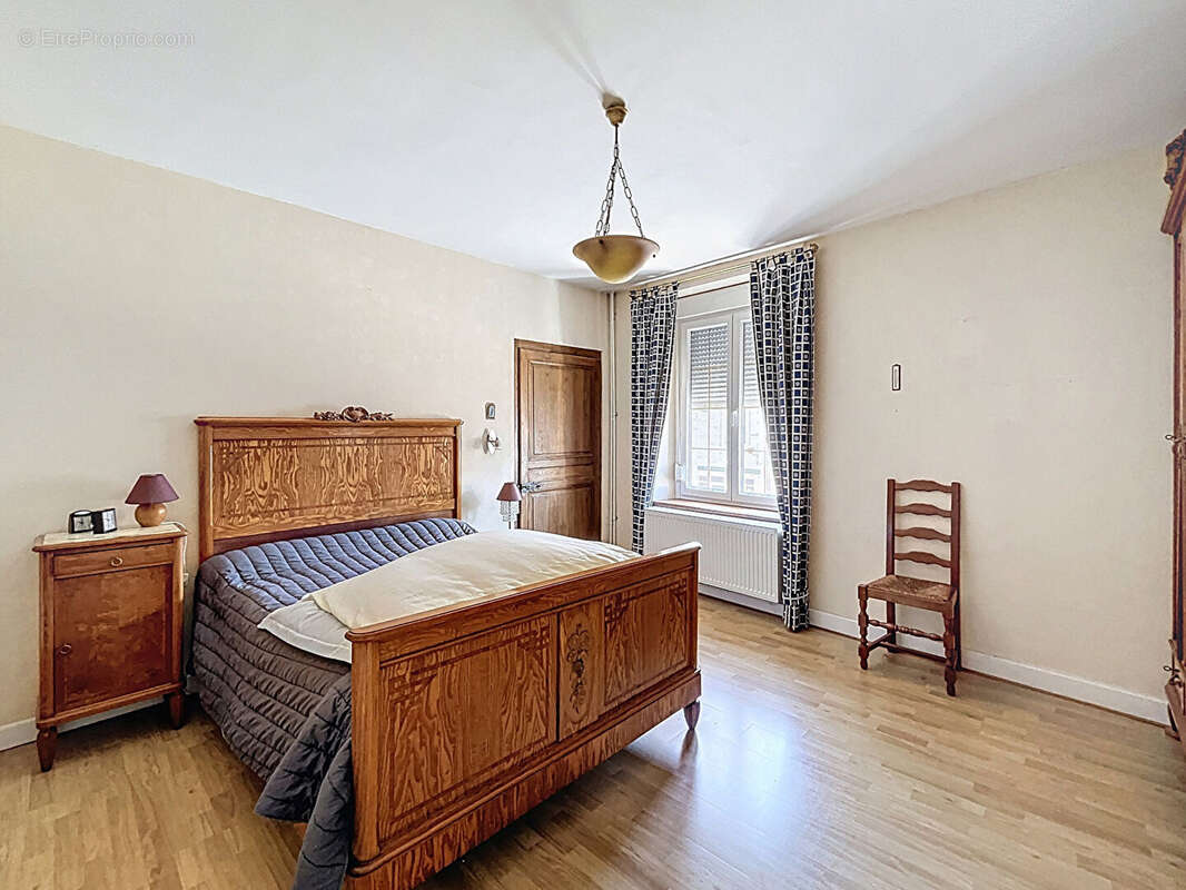 Maison à GONDRECOURT-LE-CHATEAU