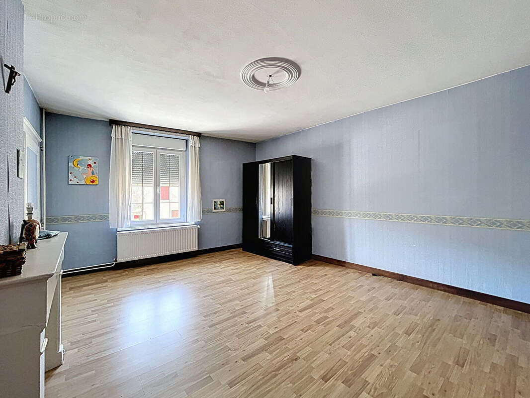 Maison à GONDRECOURT-LE-CHATEAU