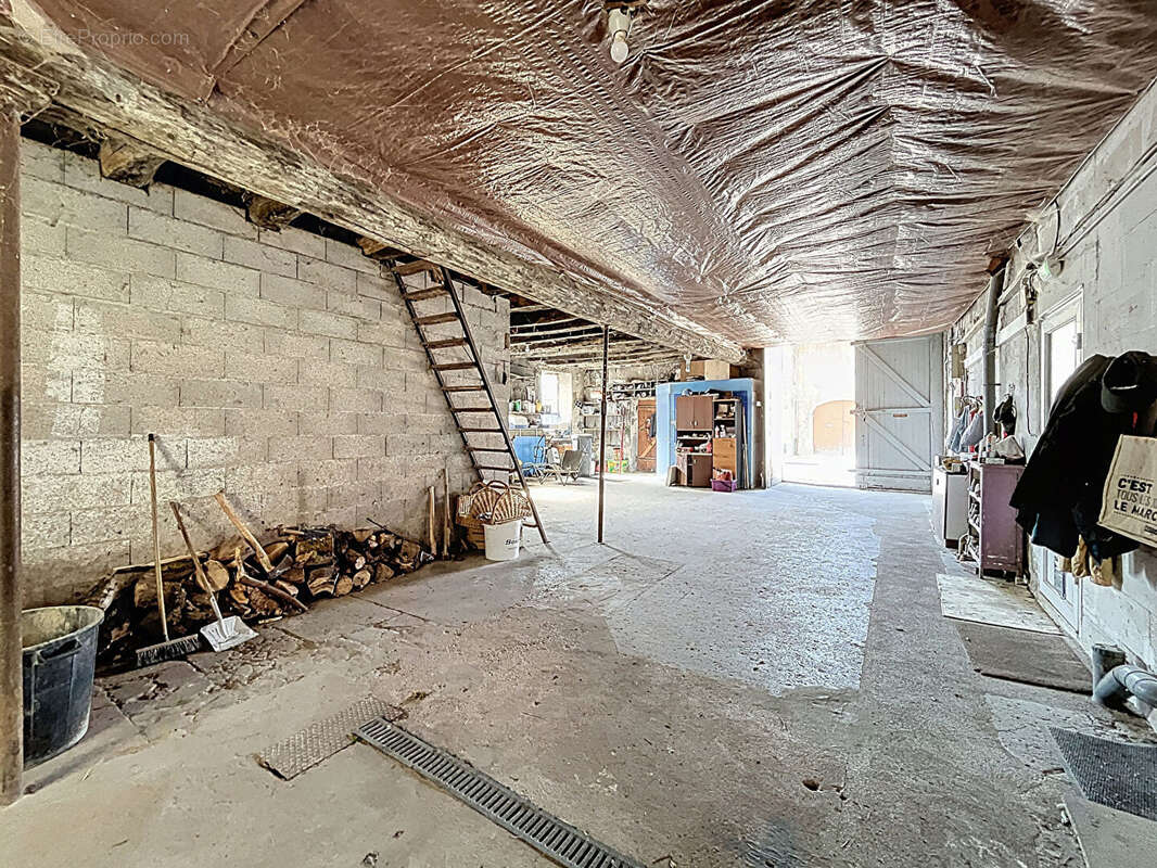 Maison à GONDRECOURT-LE-CHATEAU