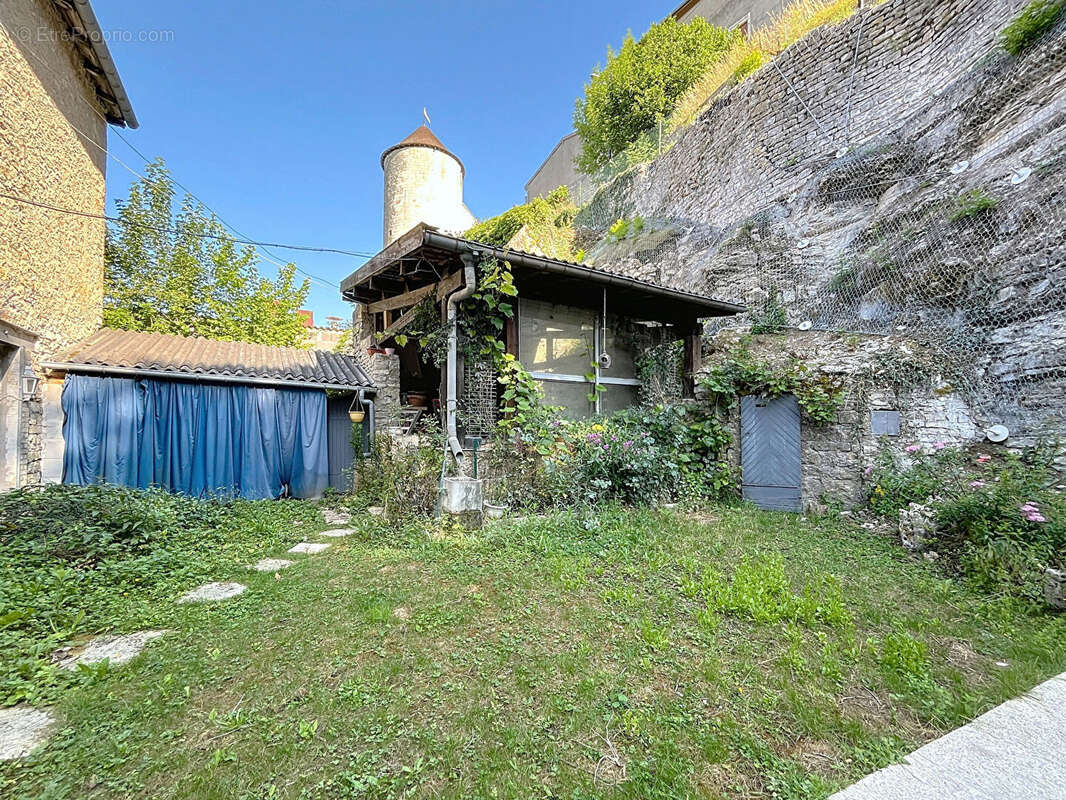 Maison à GONDRECOURT-LE-CHATEAU