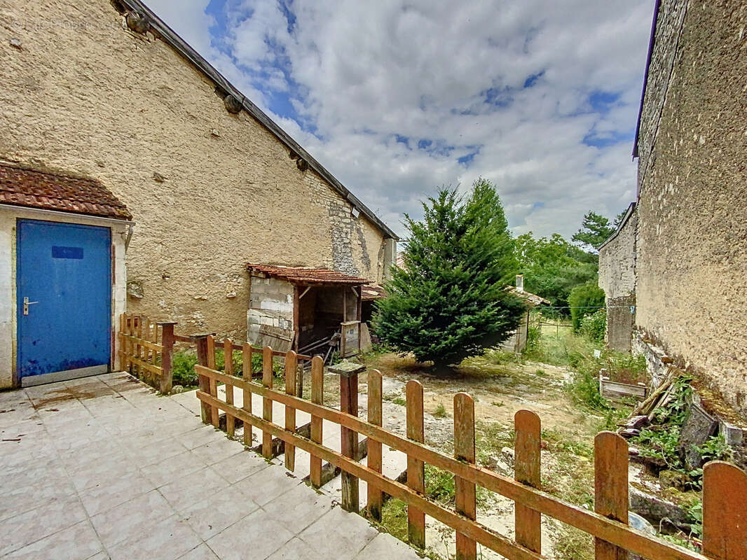 Maison à GIRAUVOISIN