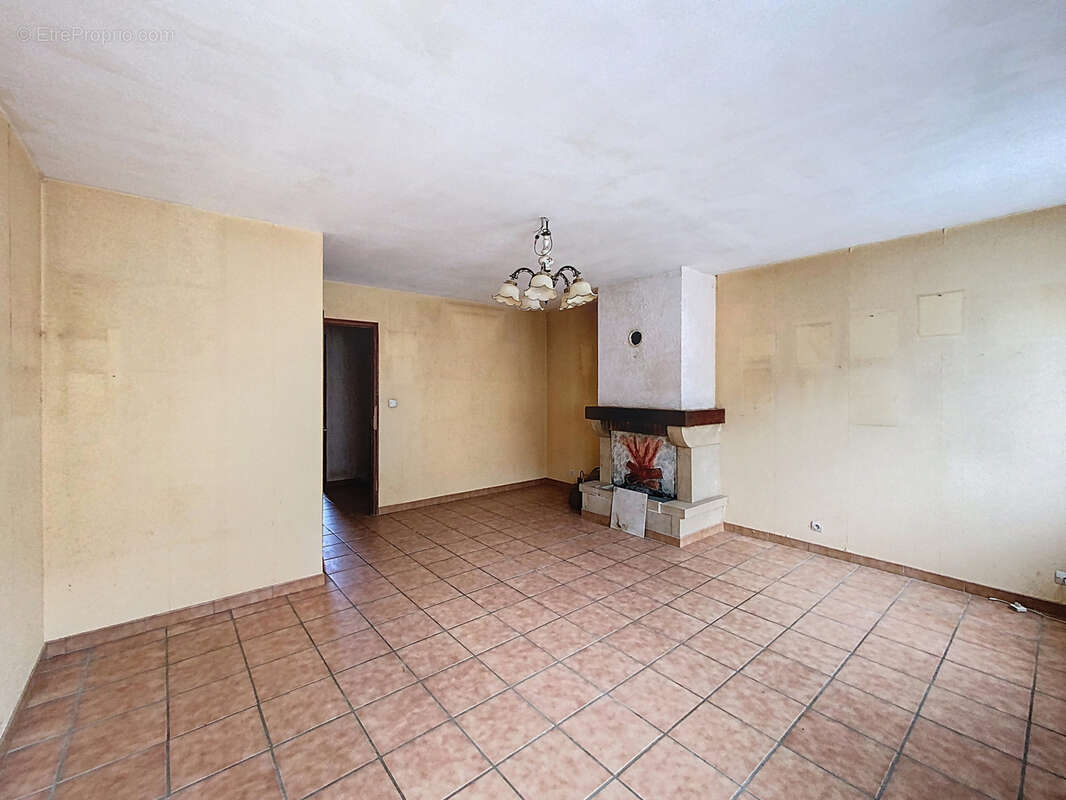 Maison à GIRAUVOISIN