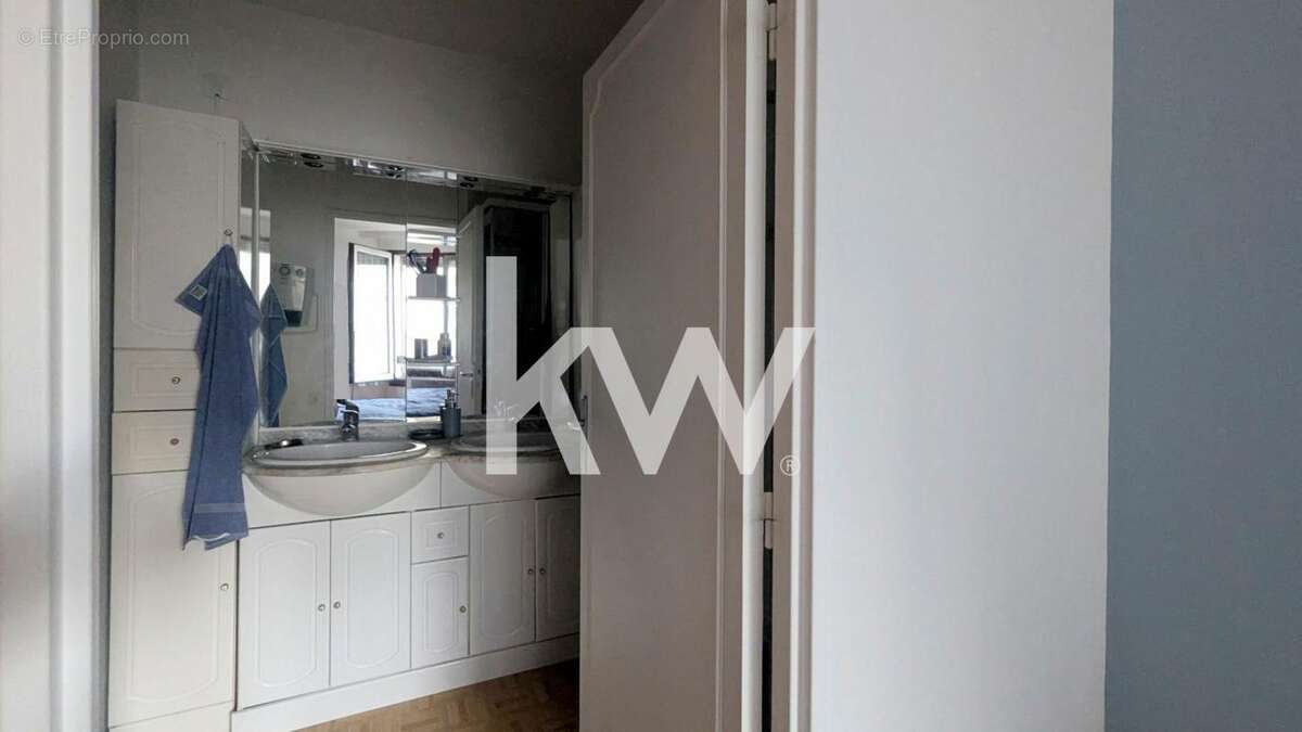 Appartement à COURBEVOIE