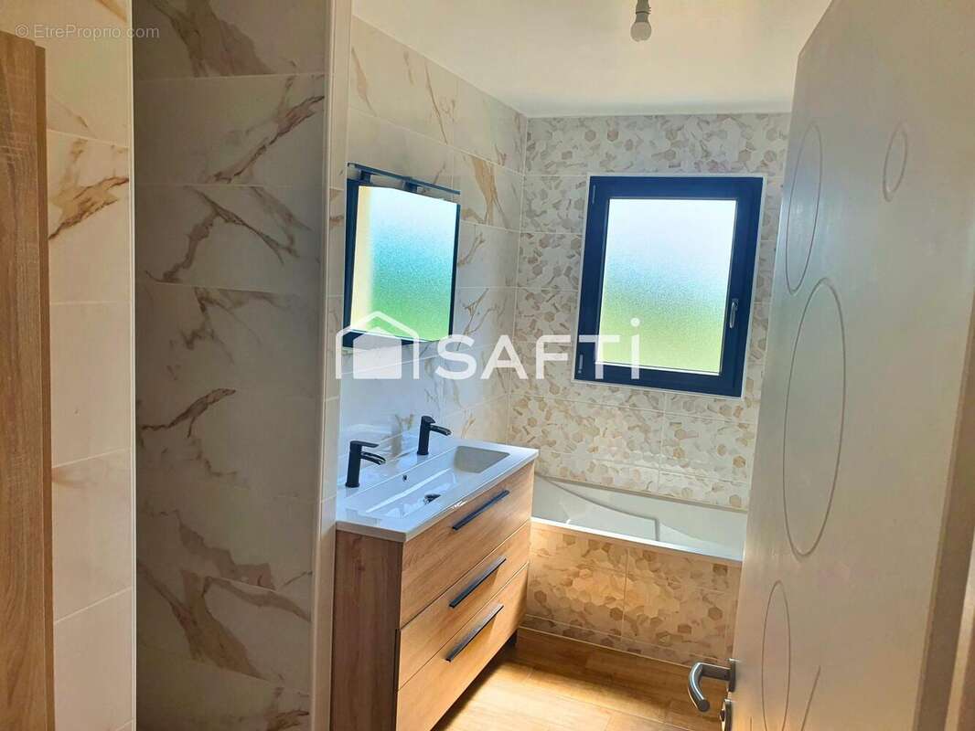 Photo 6 - Maison à LE MAYET-DE-MONTAGNE