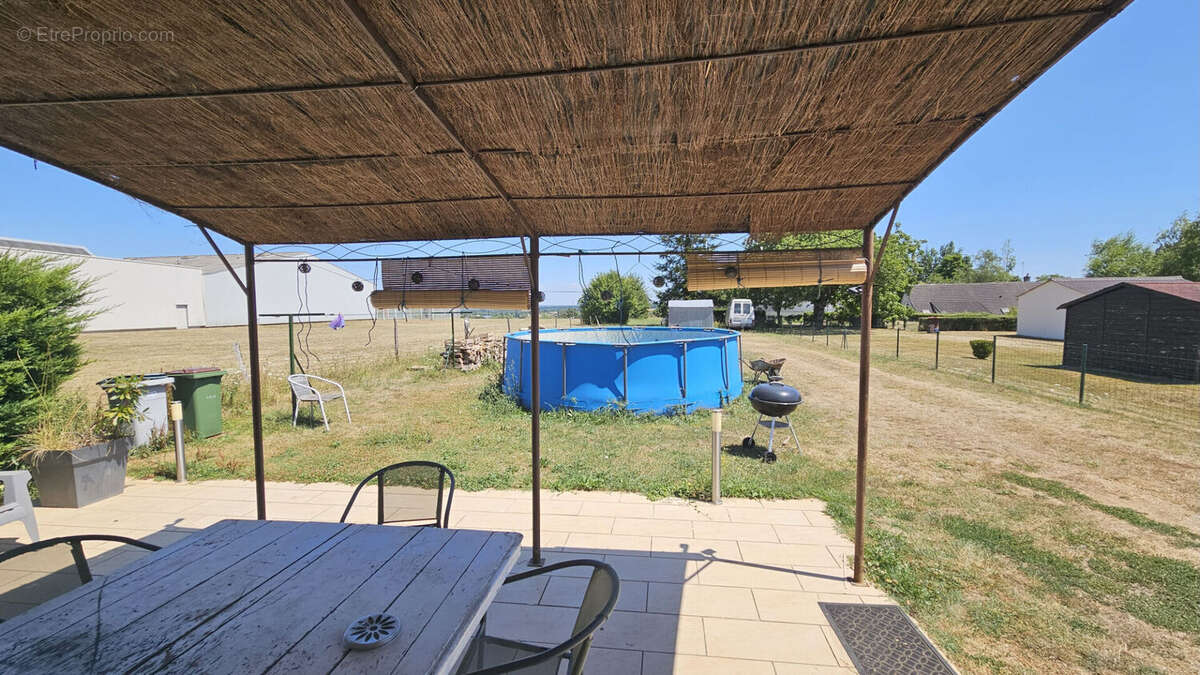 Maison à SAINT-PARIZE-LE-CHATEL