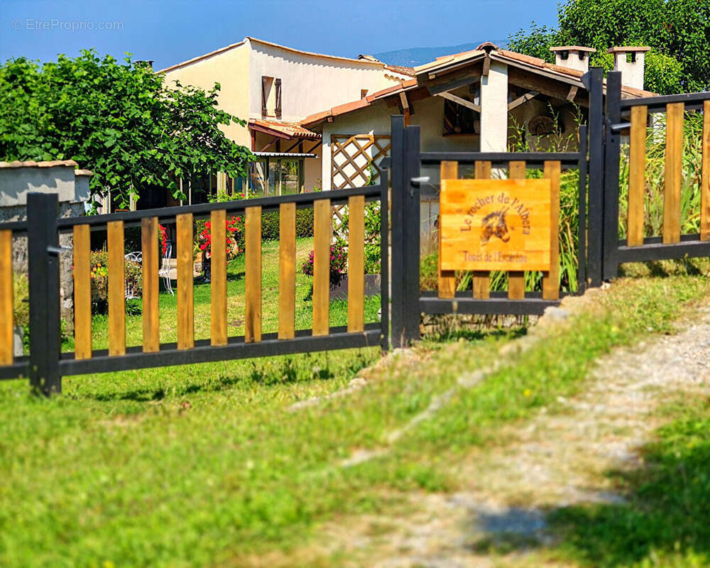 Maison à TOUET-DE-L&#039;ESCARENE