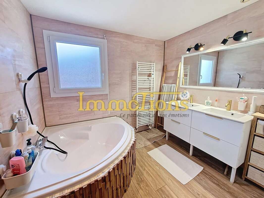 Maison à ROMANS-SUR-ISERE