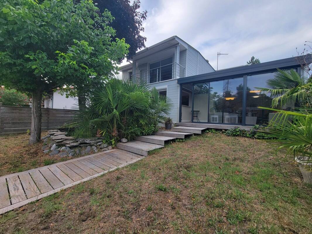 Maison à VILLENAVE-D&#039;ORNON