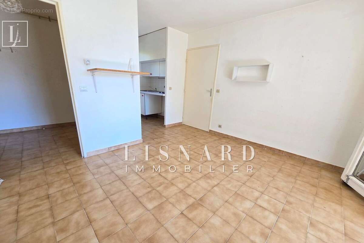 Appartement à VALLAURIS