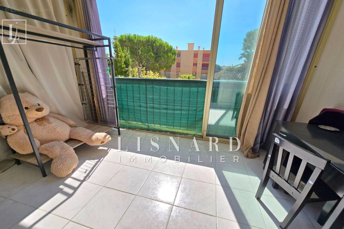 Appartement à VALLAURIS