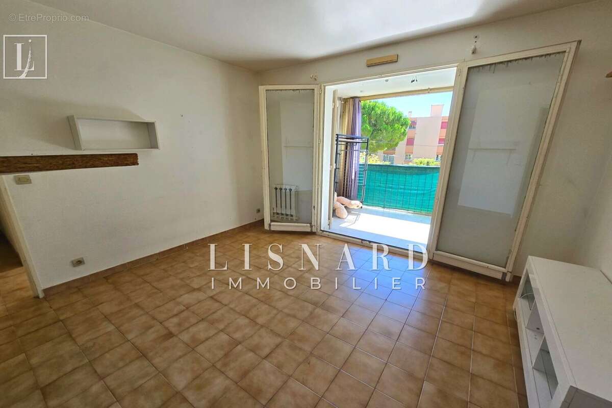 Appartement à VALLAURIS