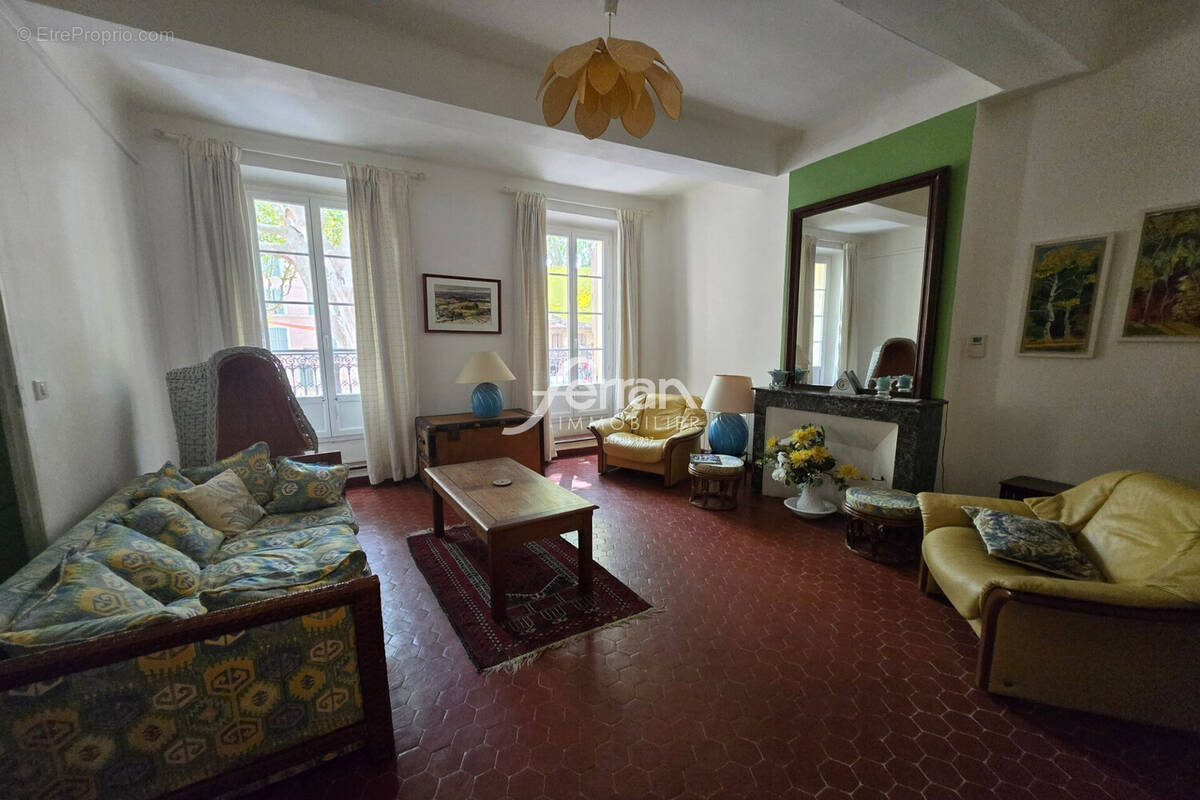 Appartement à SALERNES