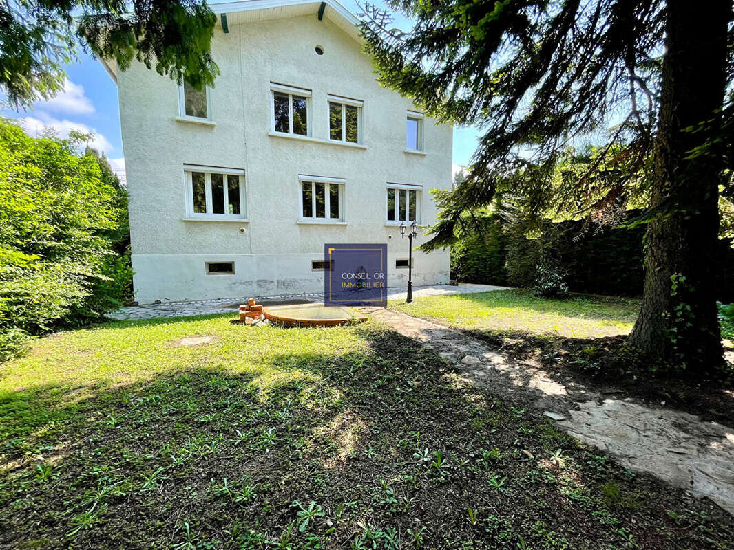 Maison à SAINT-GENIS-LAVAL