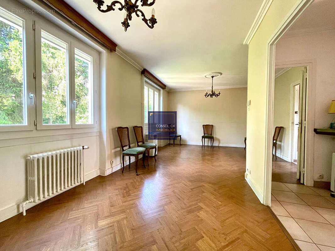 Maison à SAINT-GENIS-LAVAL