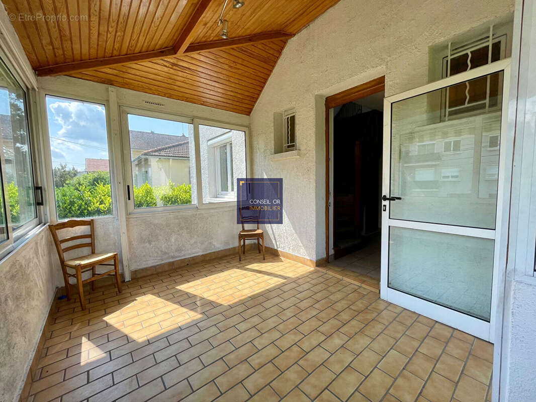 Maison à SAINT-GENIS-LAVAL