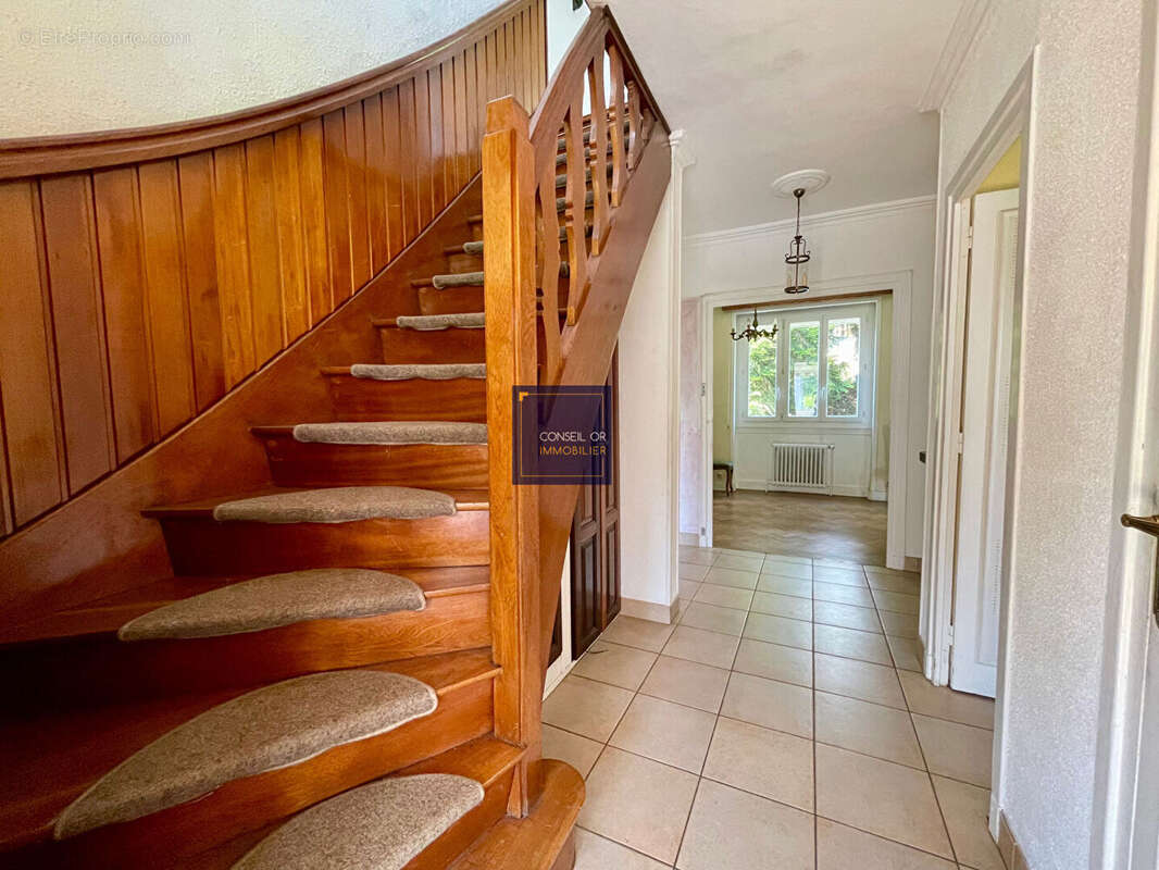 Maison à SAINT-GENIS-LAVAL