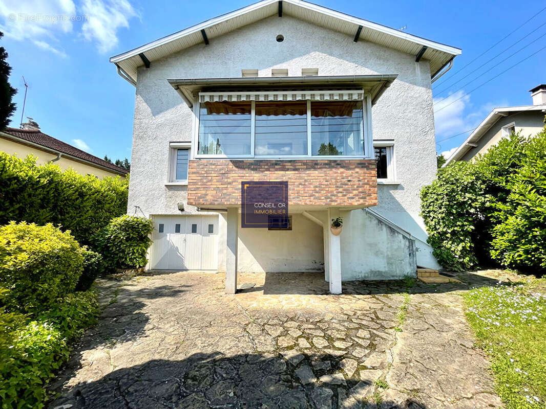 Maison à SAINT-GENIS-LAVAL