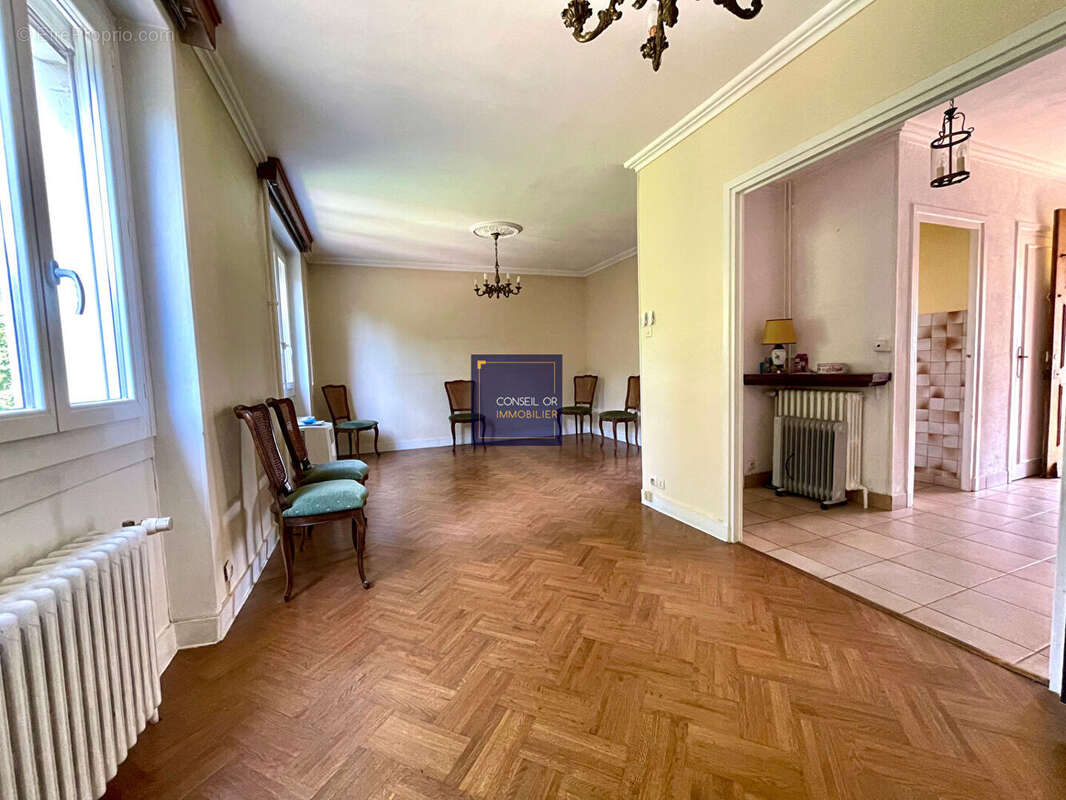 Maison à SAINT-GENIS-LAVAL