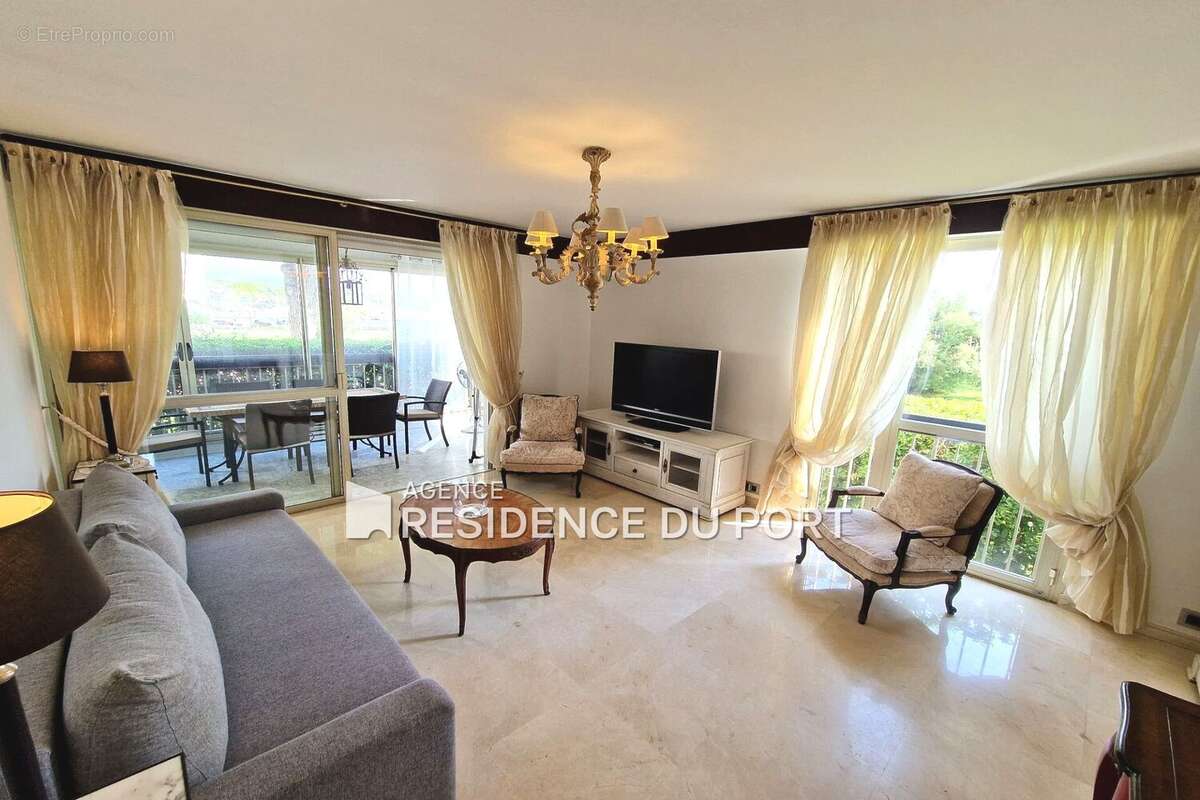 Appartement à MANDELIEU-LA-NAPOULE