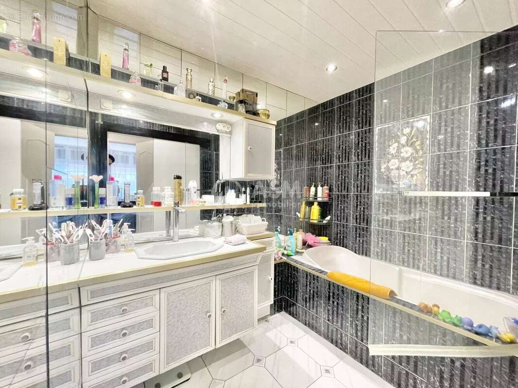 Appartement à PARIS-20E