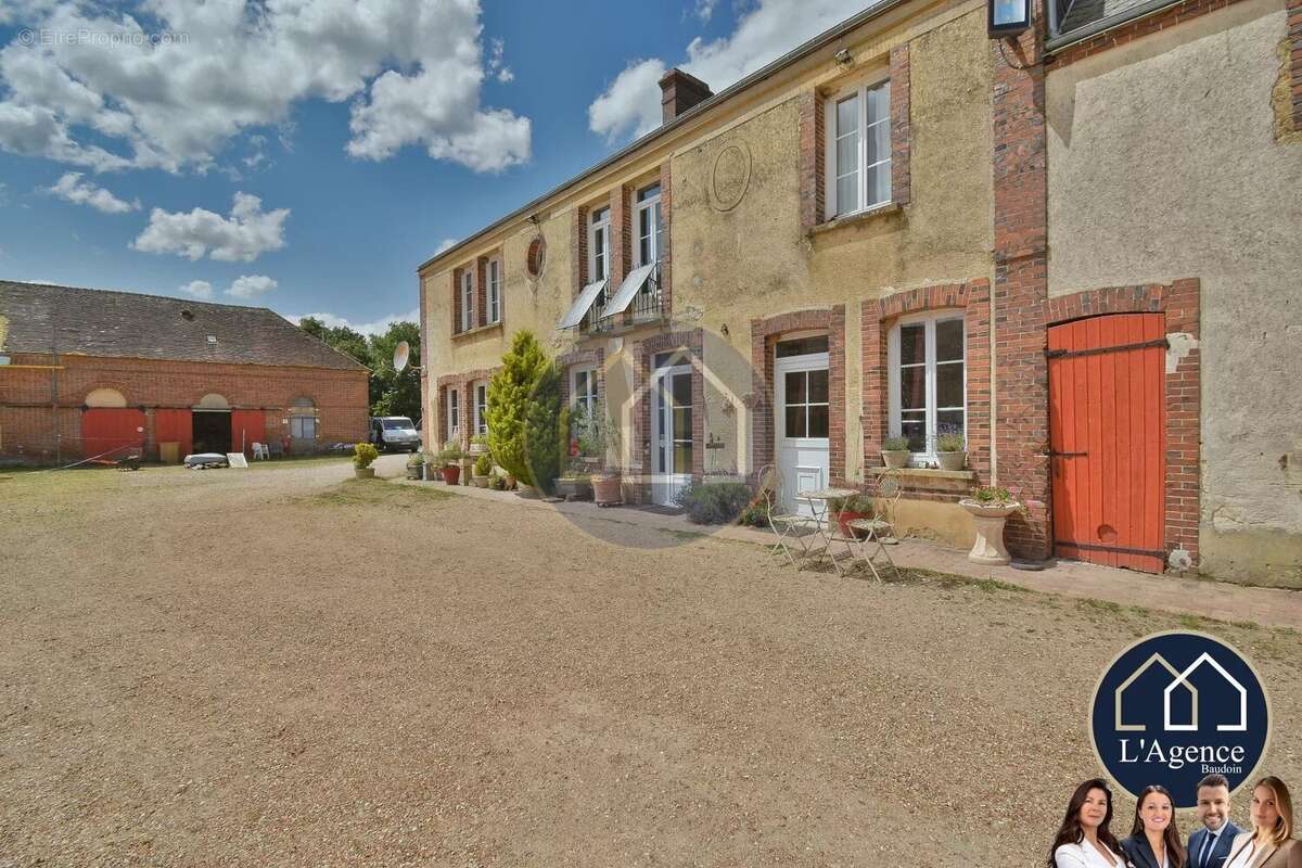 Maison à CHATEAUNEUF-EN-THYMERAIS