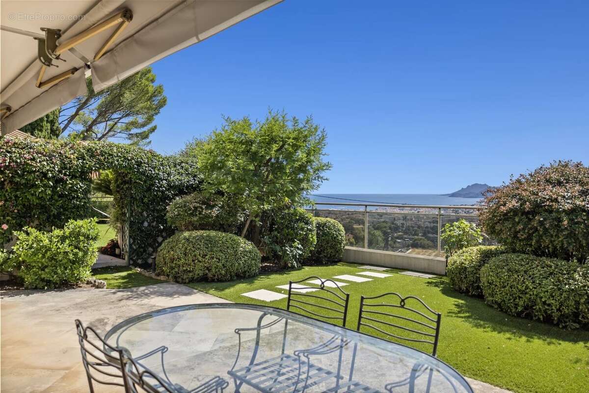 Appartement à LE CANNET