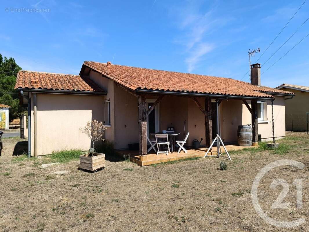 Maison à LES PEINTURES