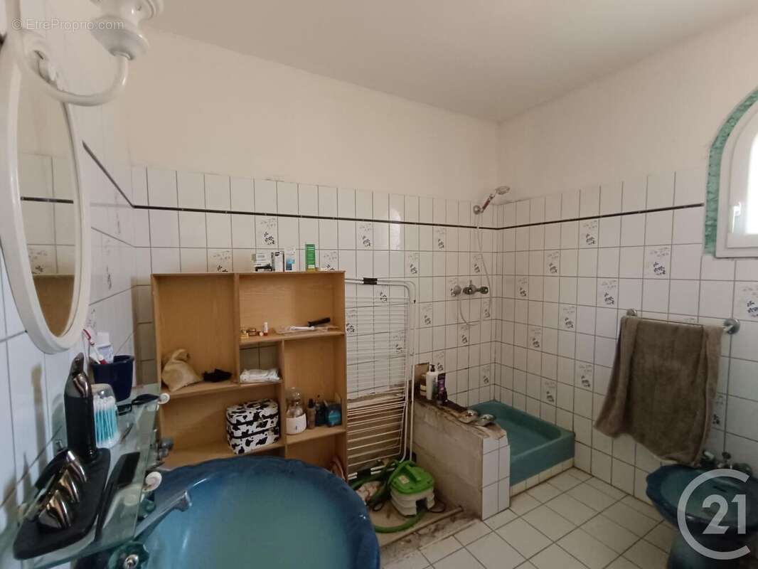 Maison à LES PEINTURES