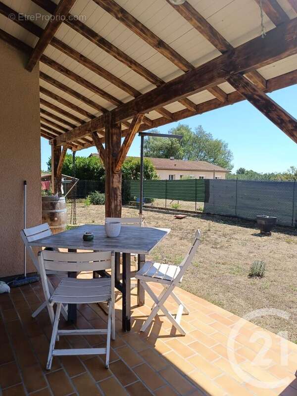 Maison à LES PEINTURES