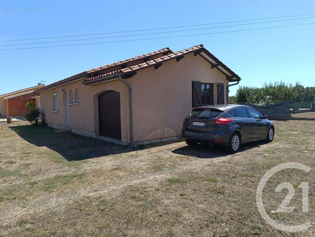 Maison à LES PEINTURES