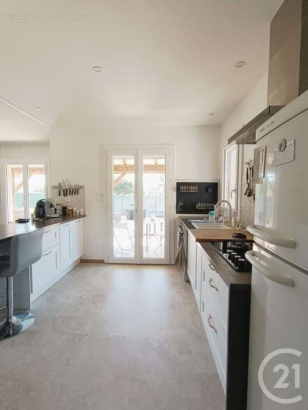 Maison à LES PEINTURES