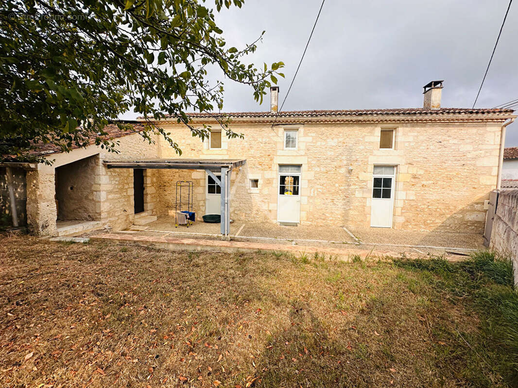 Maison à CORME-ROYAL