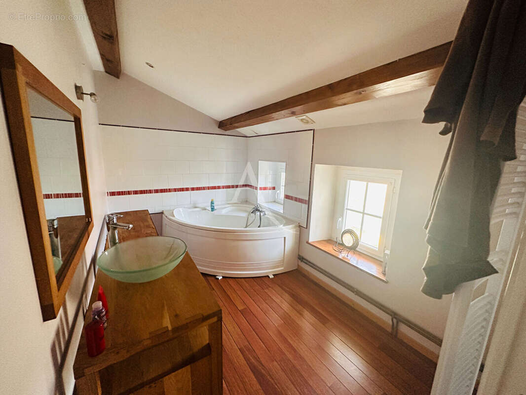 Maison à CORME-ROYAL