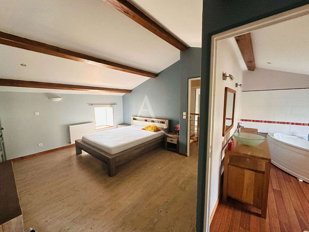 Maison à CORME-ROYAL