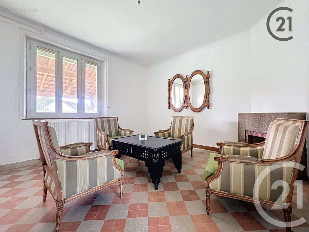 Maison à VARENNES-SUR-SEINE