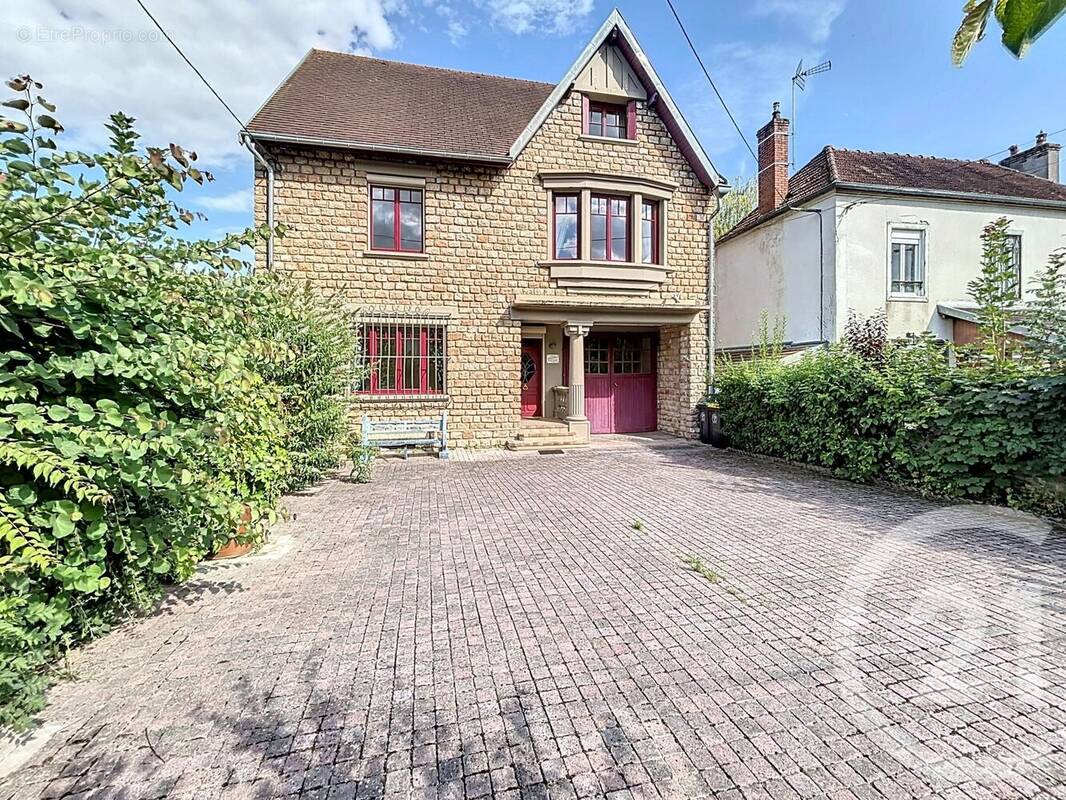 Maison à LAMARCHE-SUR-SAONE