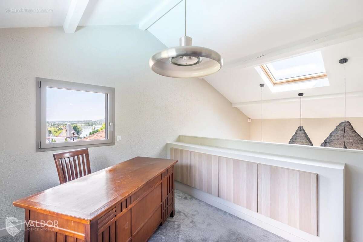 Maison à SAINT-ROMAIN-AU-MONT-D&#039;OR