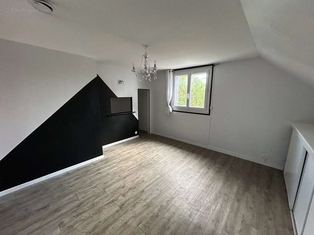 Maison à LES ESSARTS-LE-ROI