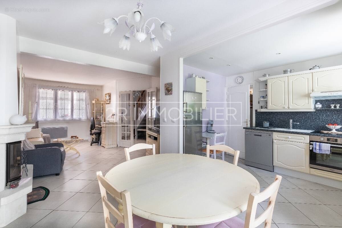 Maison à CROISSY-BEAUBOURG