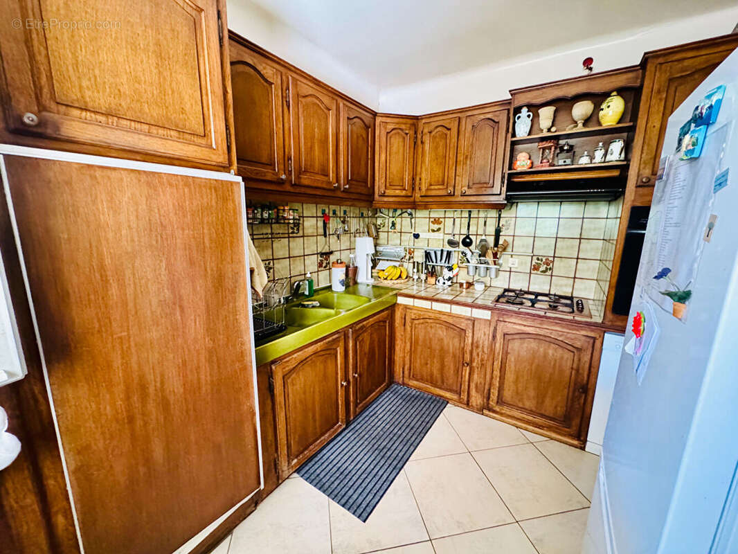 Maison à LA ROQUE-D&#039;ANTHERON