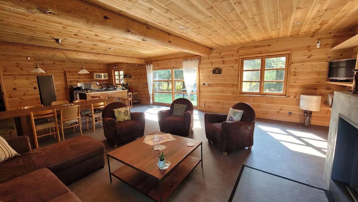 Maison à LE CHAMBON-SUR-LIGNON